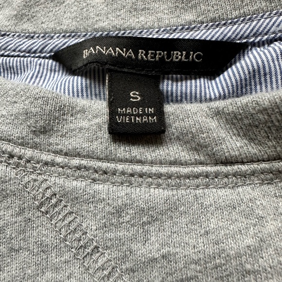 Banana Republic Heather Gray Crewneck Sweater - Picture 2 of 6